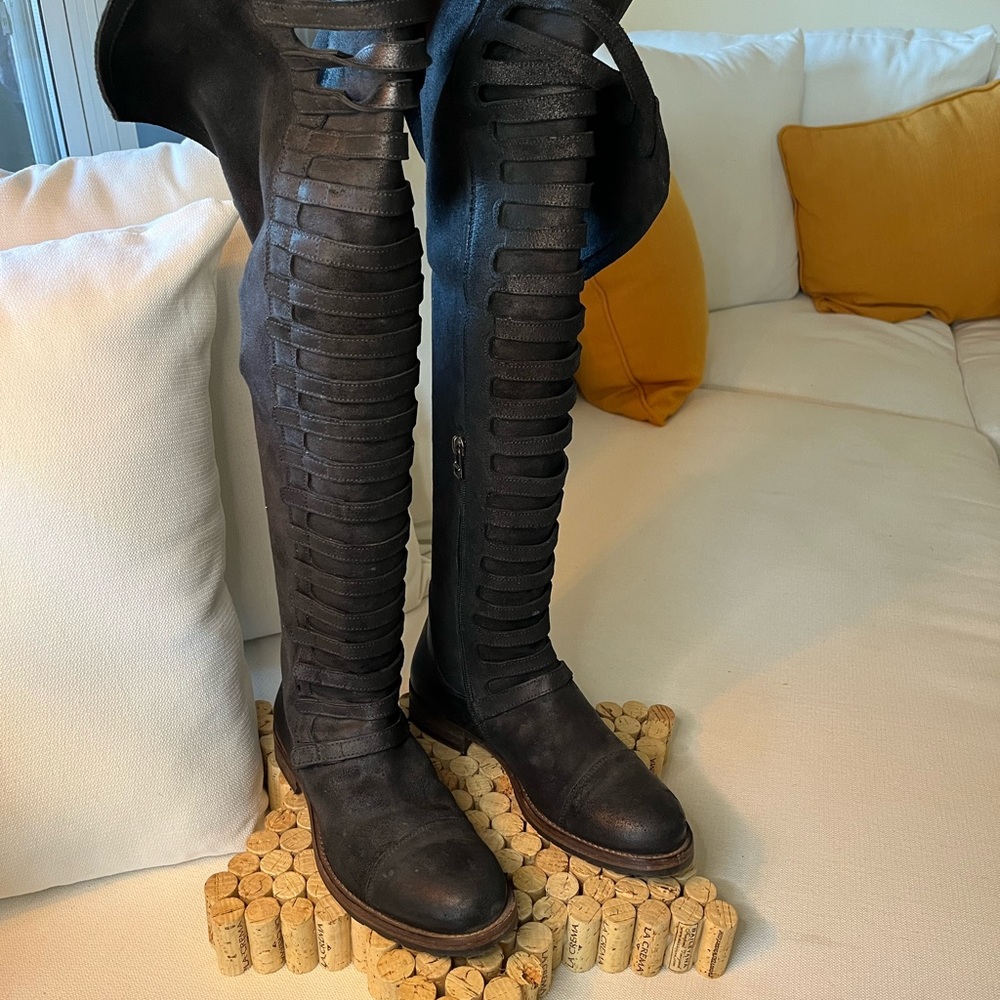 Black Forest knee hi Boots - Picture 12 of 15